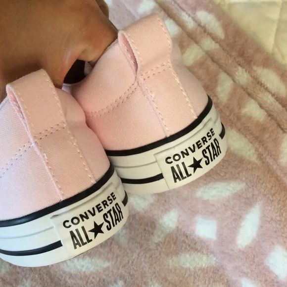 Converse shoes - Picture 4 of 6